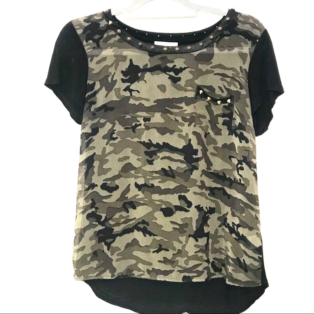 Black & camouflage spiked tee by La Vie size small